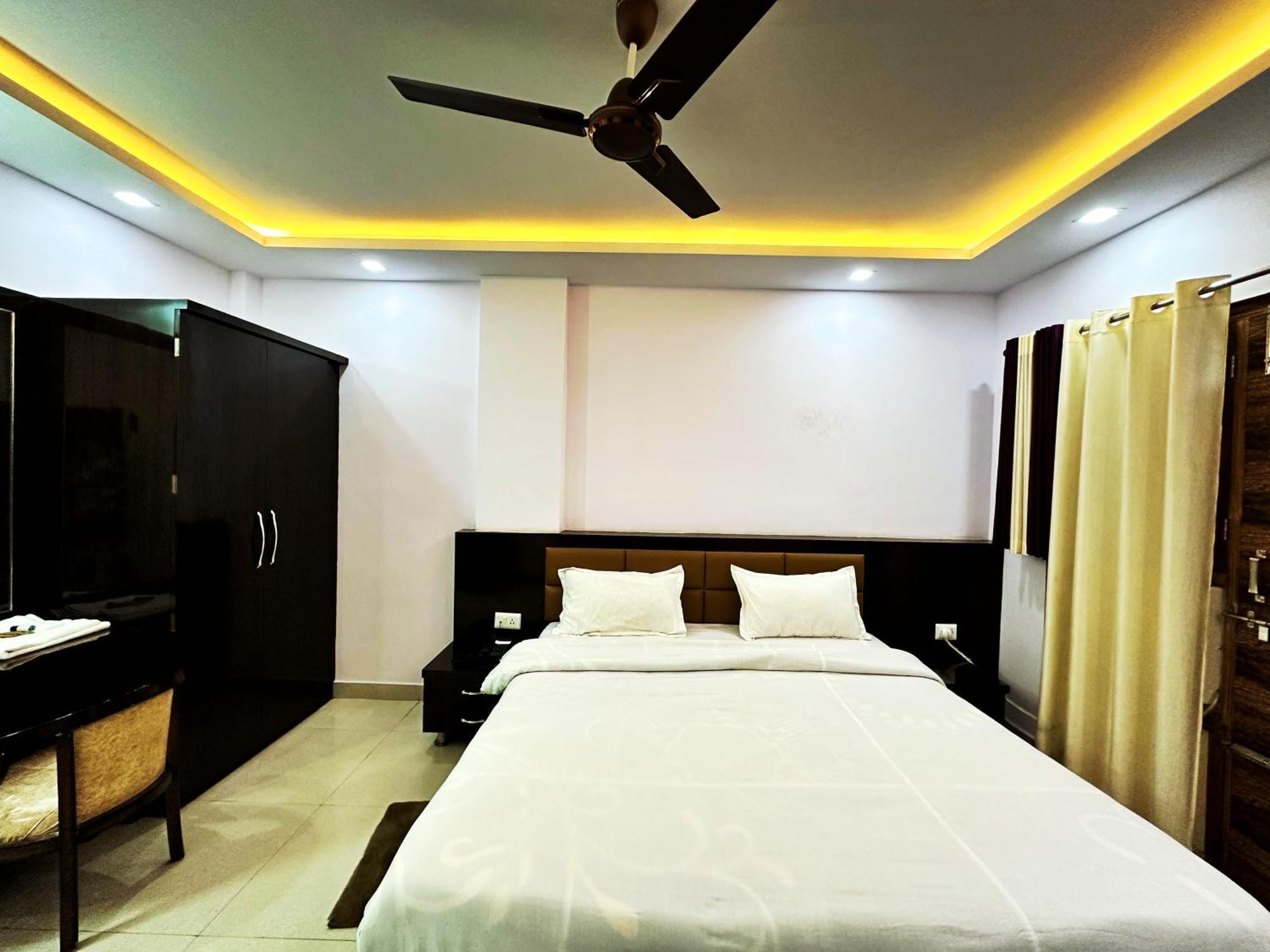 Hotel Pink Paradise Gorakhpur Eksteriør bilde