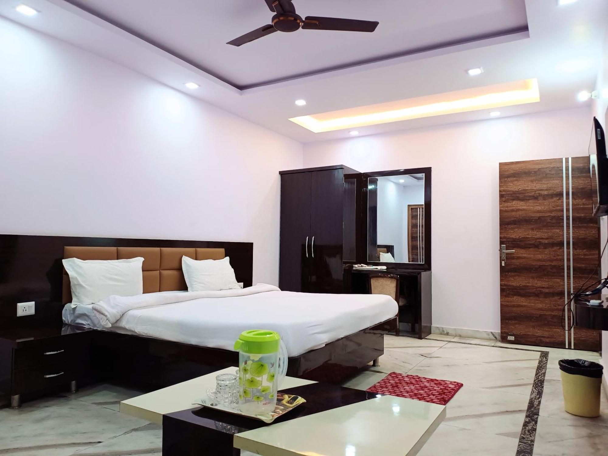 Hotel Pink Paradise Gorakhpur Eksteriør bilde